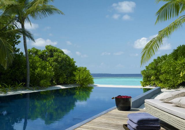 Maldives-hotels-with-a-private-pool-4-1.jpg