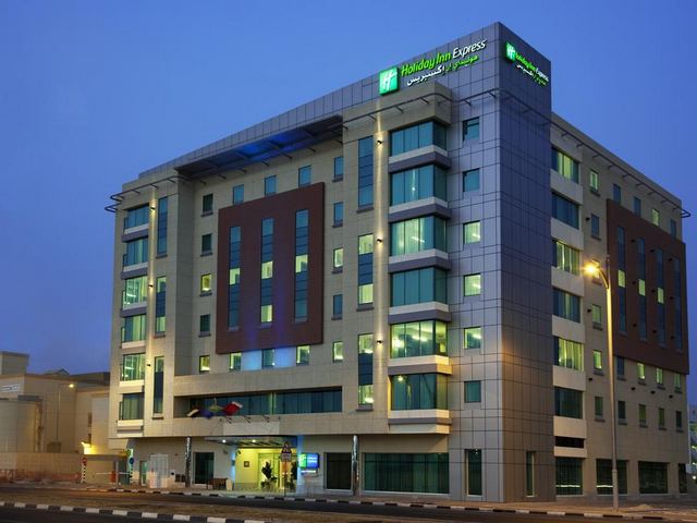 1554935765_933_holiday-inn-express-dubai-jumeirah.jpg