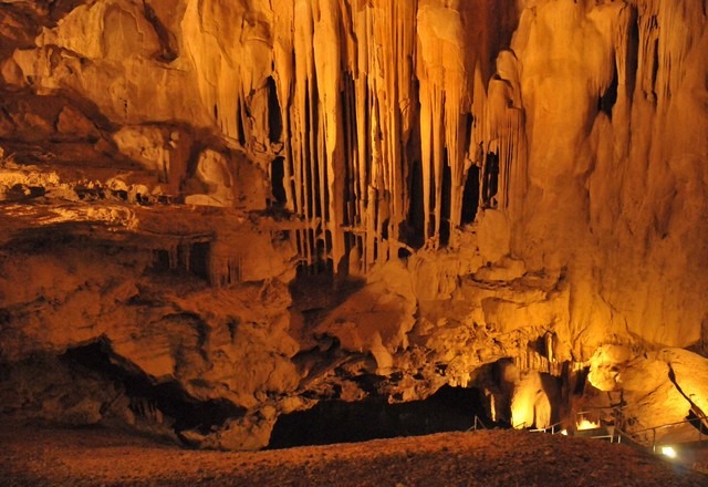Cave-Ain-Faza-2.jpg