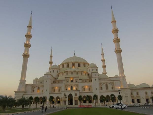 Grand-Sheikh-Zayed-Mosque-Al-Fujairah-2.jpg