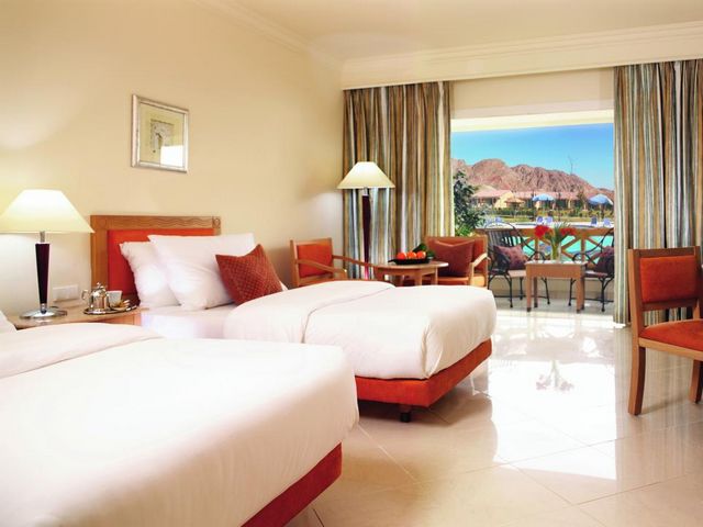 M%C3%B6venpick-Resort-Taba-4.jpg