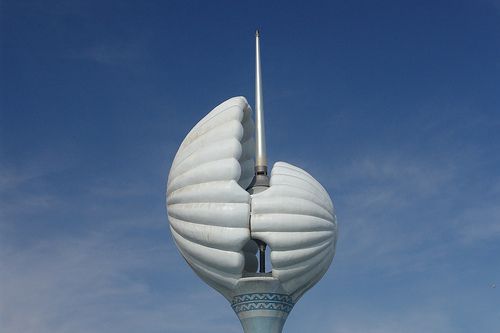 Oyster-monument-at-roundabout-in-Al-Wakrah.jpg