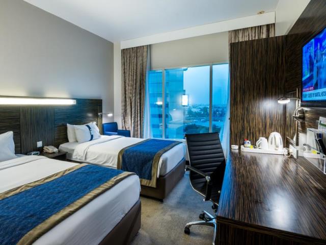 holiday-inn-express-dubai-jumeirah.jpg