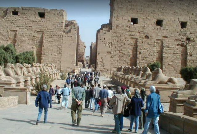 Kebash-Road-Luxor-Temple-of-Karnak.jpg