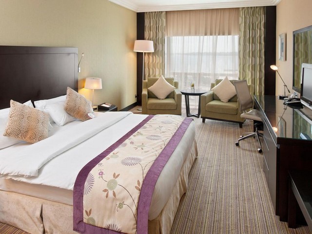 1554929385_193_CrownePlazaJeddah-Room1.jpg