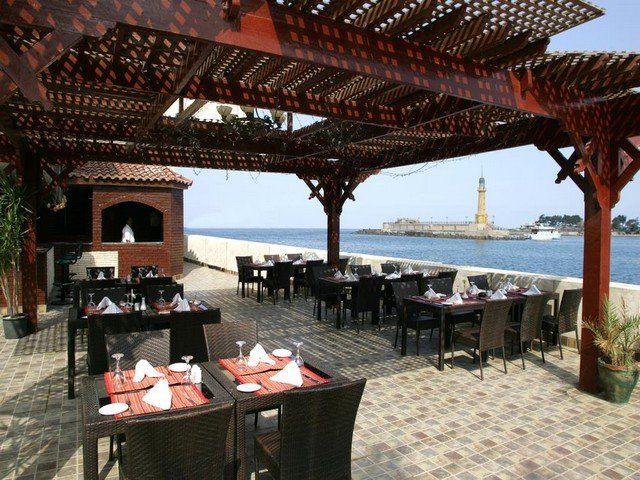 HelnanPalestineHotelAlexandria-OutdoorsRestaurant.jpg