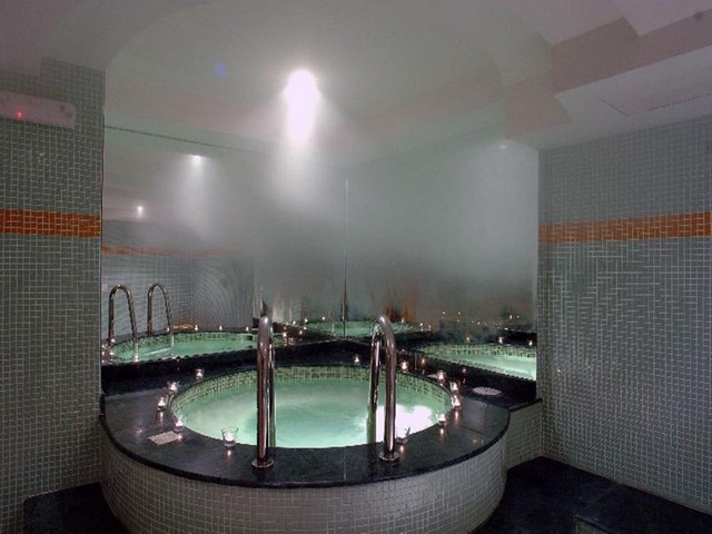 M%C3%B6venpickHotelJeddah-Spa.jpg