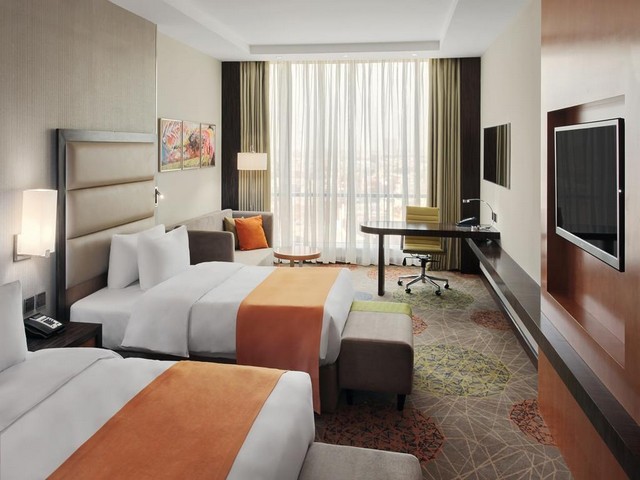 HolidayInnGateway-Room2.jpg