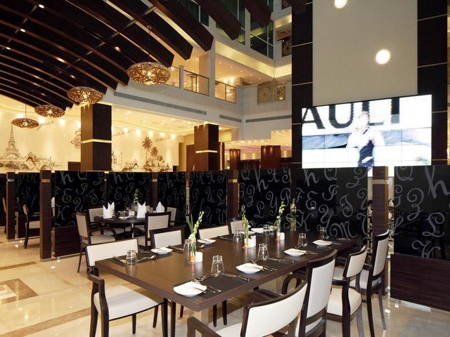 HolidayInnRiyadhMeydan-Restaurant.jpg