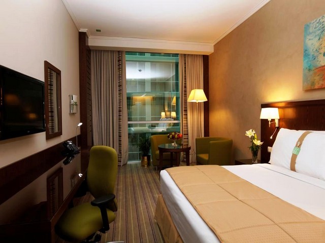 1554928776_575_HolidayInnRiyadhMeydan-Room1.jpg