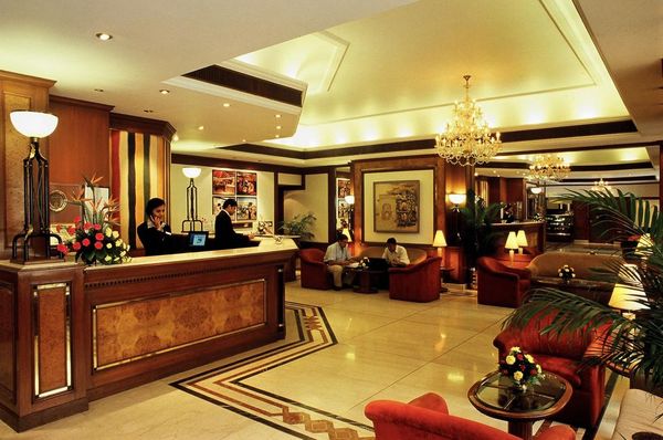 Fariyas-Hotel-Mumbai1.jpg