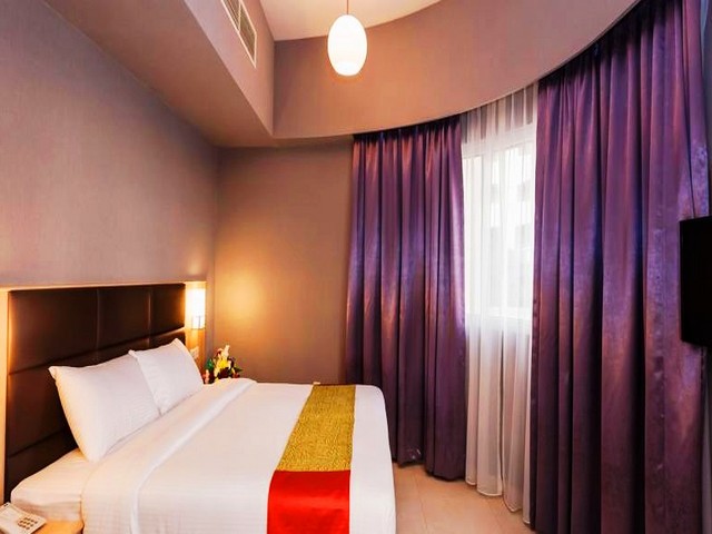 FloraSquareHotel-Room3.jpg