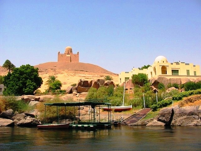 Mausoleum-of-Aga-Khan-Port.jpg