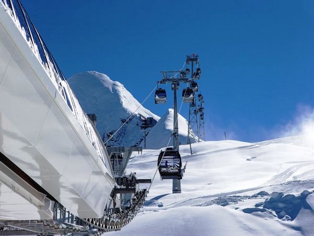 KitzsteinhornGletscherbahnenKaprun-CableCar.jpg