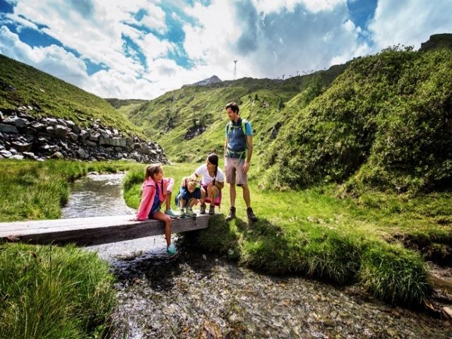 KitzsteinhornGletscherbahnenKaprun-Hiking.jpg