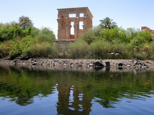 Agilkia-Island-TrajanKiosk.jpg