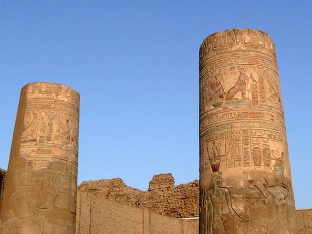 Temple-of-Kom-Ombo-Columns.jpg