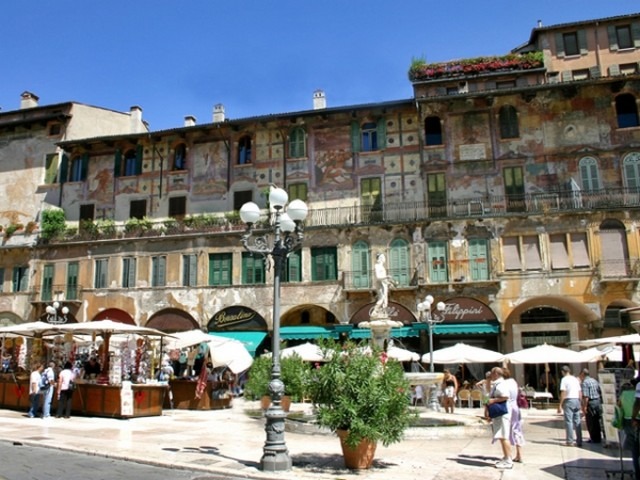 1554927195_545_Piazza-delle-Erbe-Verona.jpg