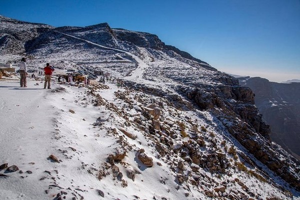 snow-covers-Jebel-Jais.jpg