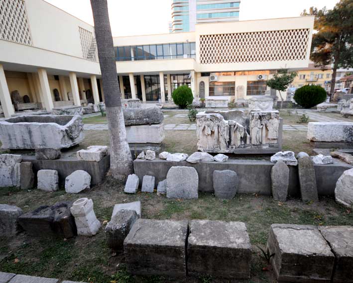 Adana.Archeology.museum.garden.jpg