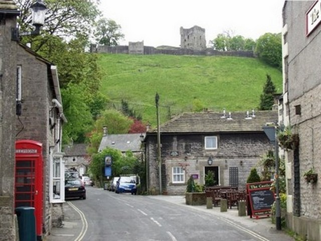 Picnics-near-Peveril-castle.jpg