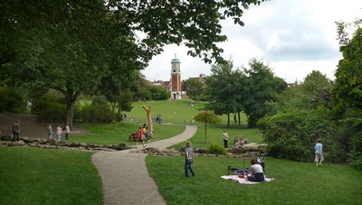 Picnic-at-Queens-park.jpg