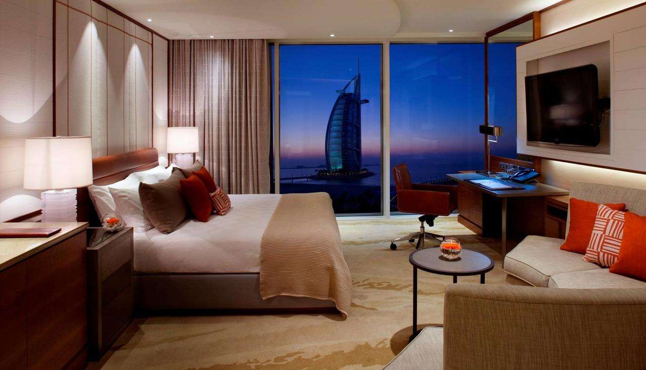 Jumeirah-Beach-Hotel-Dubai-3.jpg