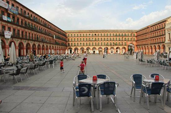 Children-playing-at-corredera-square.jpg