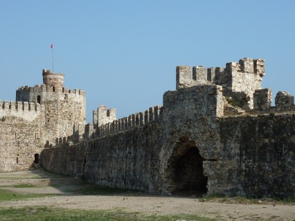 The-main-tower-Mamure-Castle.jpg