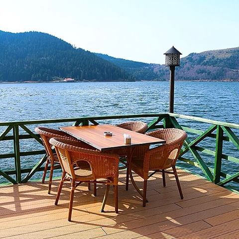 The-floating-cafe-Abant-lake.jpg