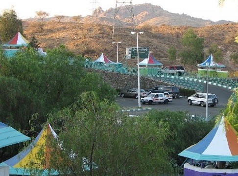 Alhdban-Park-Gates.jpg