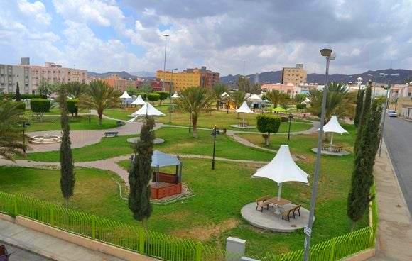 Al-Faisaliah-Garden-Paths.jpg