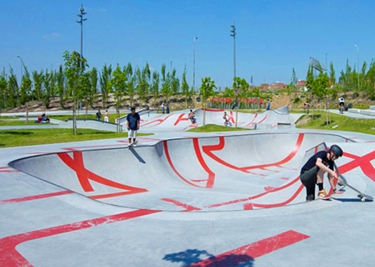 Madrid-R%C3%ADo-Park-Skating.jpg