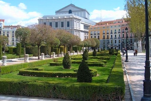 Plaza-De-Oriente-Paths.jpg