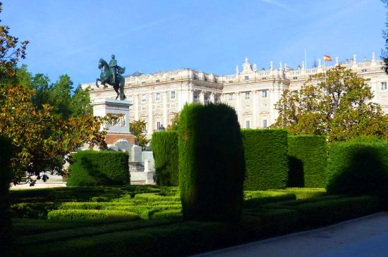 Plaza-De-Oriente-CaboNavalGardens.jpg