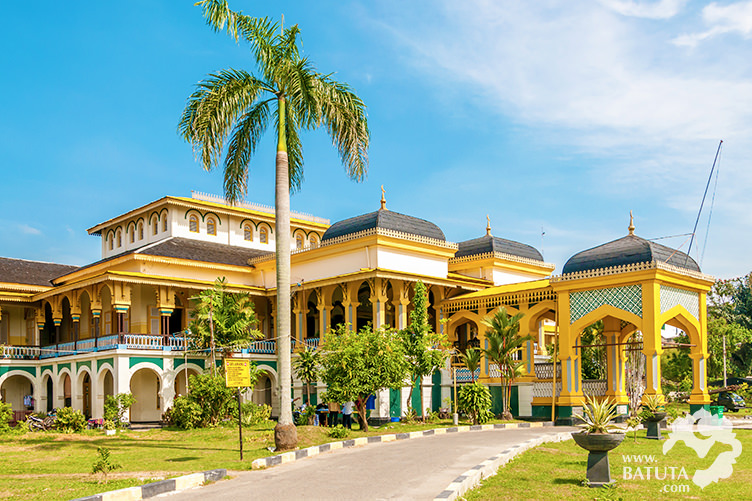 sultans-palace-maimoon-in-medan.jpg