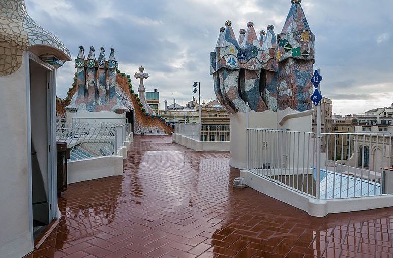 Casa-Batll%C3%B3-Building-Terrace.jpg