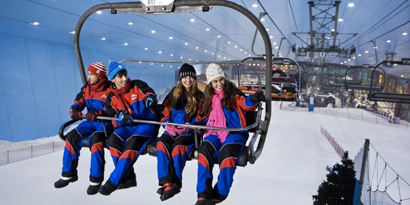 Ski-Dubai-chairlift.jpg