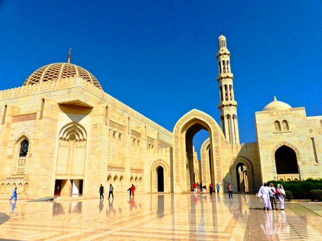 Sultan-Qaboos-Grand-Mosque-2.jpg