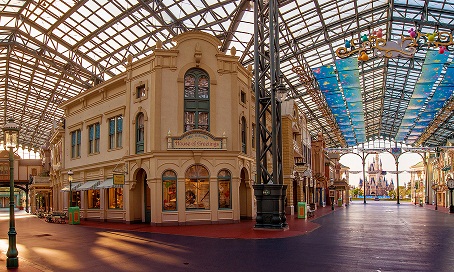 Tokyo-Disneyland-MainStreet.jpg