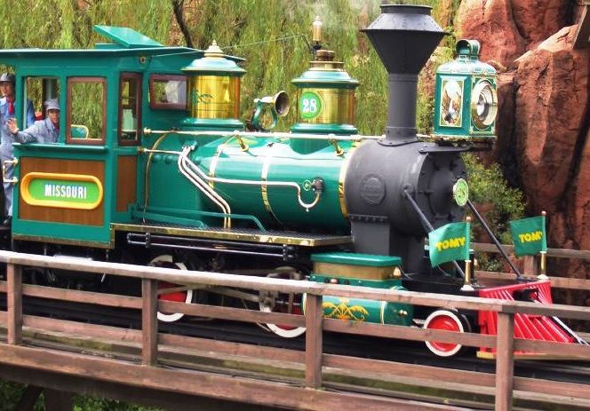 Tokyo-Disneyland-TrainTour.jpg