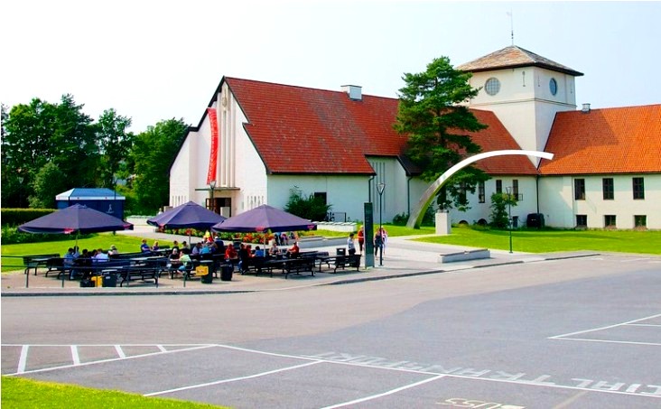 Viking-Ship-Museum-Garden.jpg