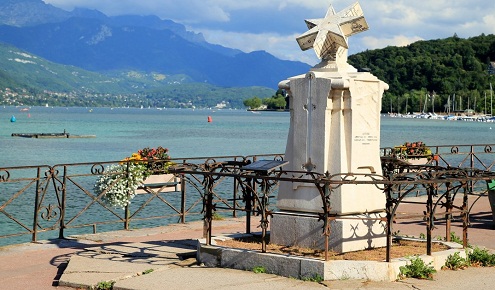 Gardens-Of-Europe-Sundial.jpg