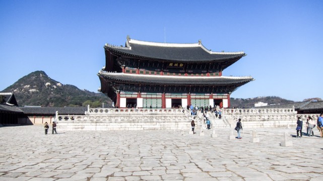 _hall_the_main_throne_hall_of_gyeongbokgung_palace.jpg