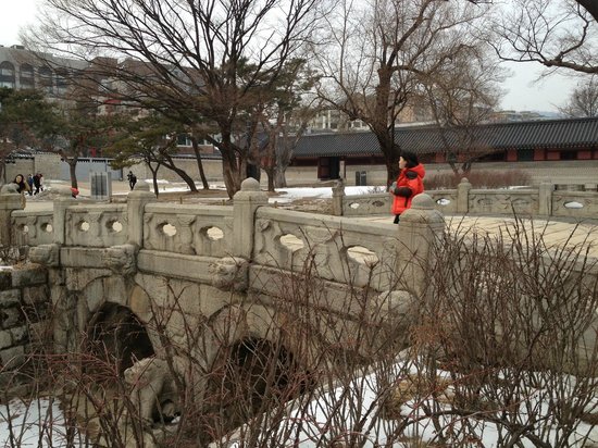 changdeokgung-palace-bridge.jpg