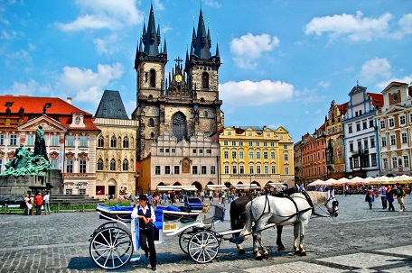 Old-Town-Square-HoursesCarriage.jpg