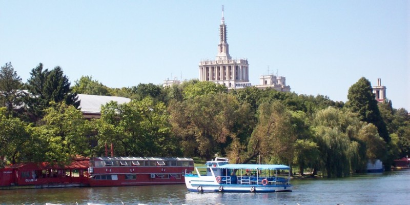 Boat-Picnic-from-Herastrau.jpg