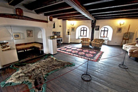 Bran-Castle-interior.jpg