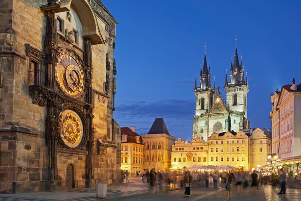 1554924991_878_Prague-Astronomical-Clock-View.jpg