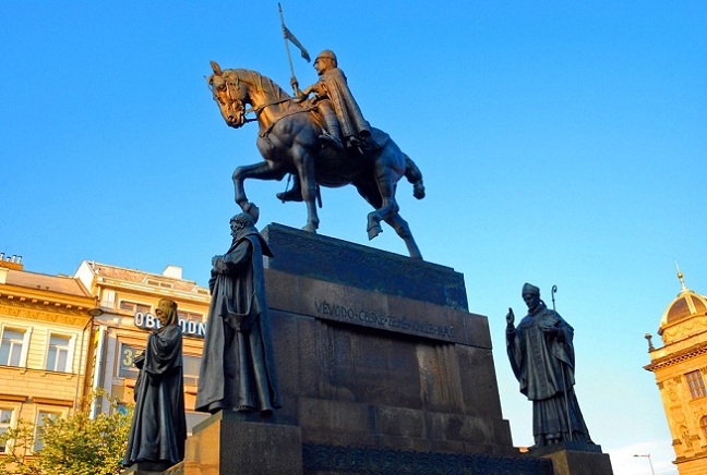 Wenceslas-Square-St.WenceslasStatue.jpg